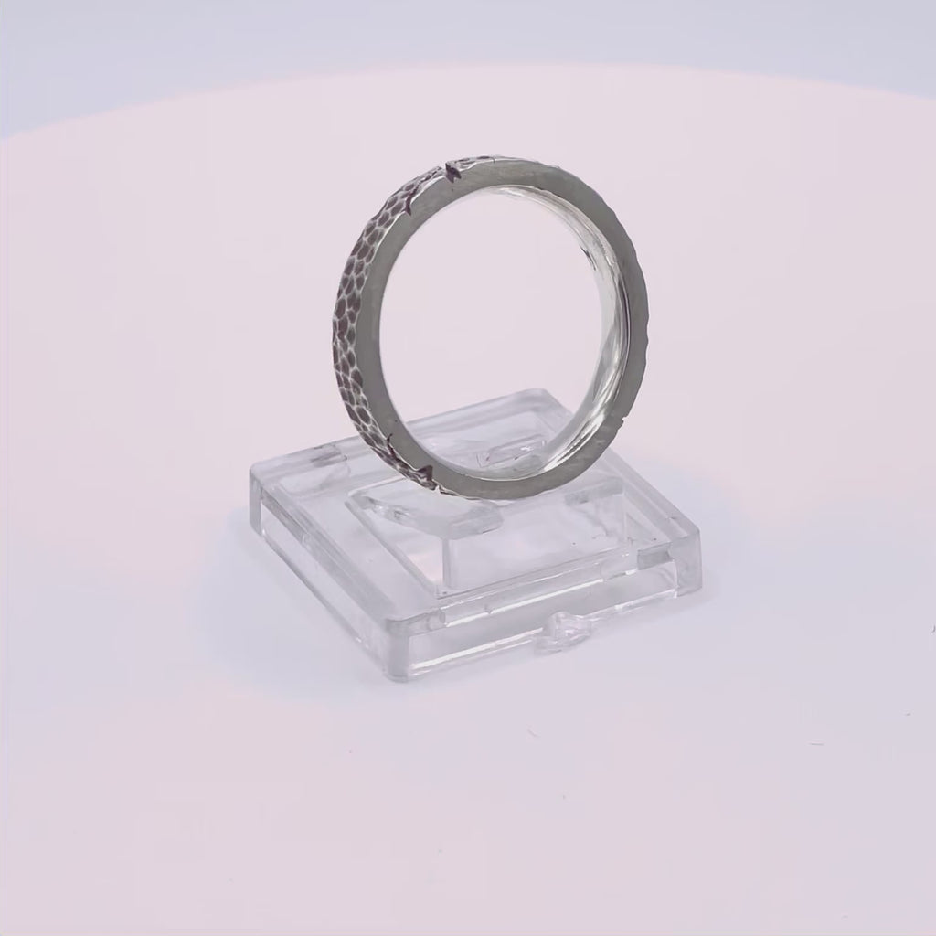 Cracked silver band [5.25]