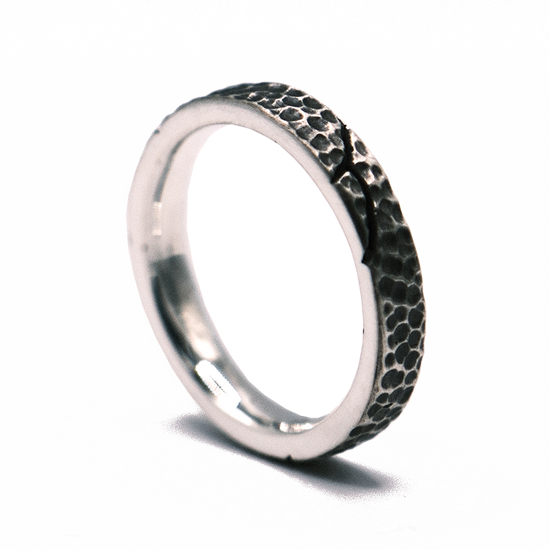 Cracked silver band [5.25]