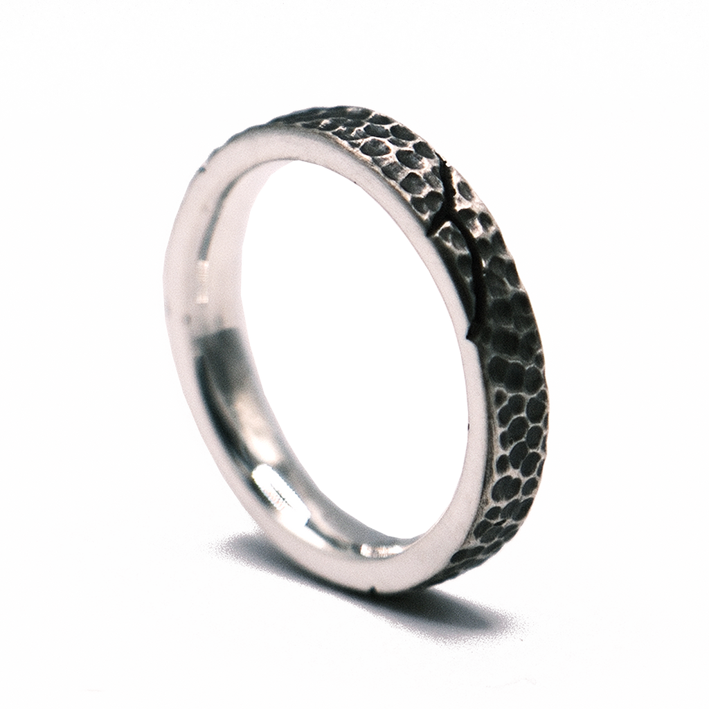 Cracked silver band [5.25]